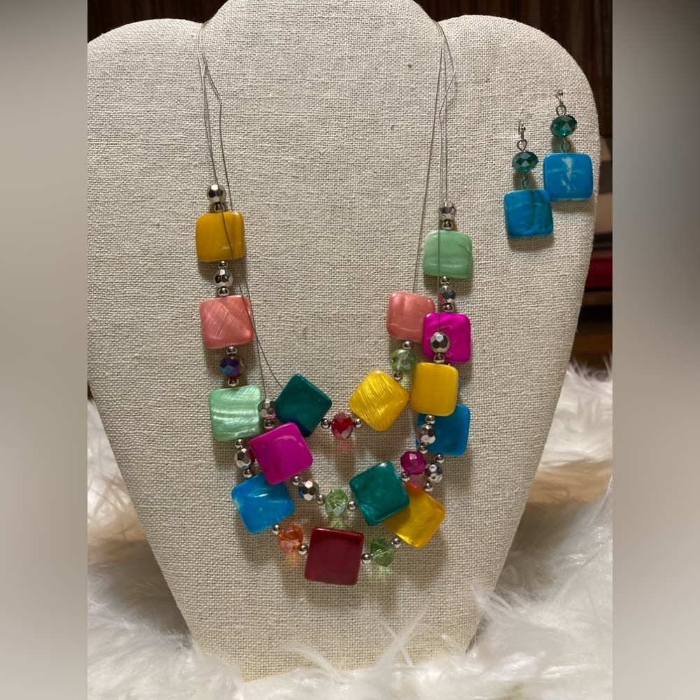 Colorful Plastic Disc & Beaded Necklace & Earring Set